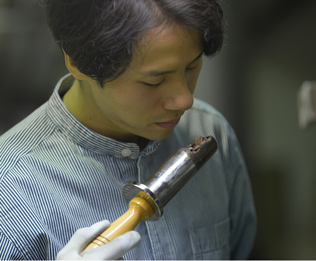 日本の食文化にヒントを得て生まれたのが、この「木炭焙煎珈琲」