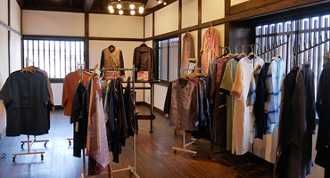 染布＆古代トンボ玉ローマングラス展
