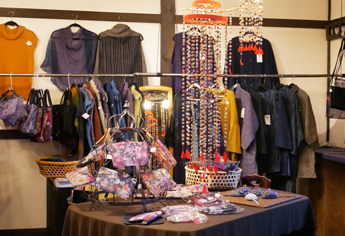 11月22日(金)〜12月11日(水)　草木染めニット　岩井裕美/和の小物　久保田時子