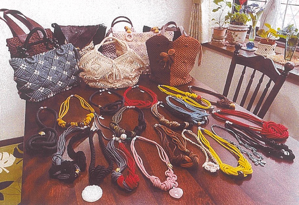 8月5日(金)～　天然素材と草木染のマクラメ展  高柳 千秋